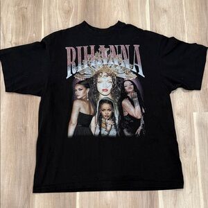 Black Graphic Tee - Rihanna